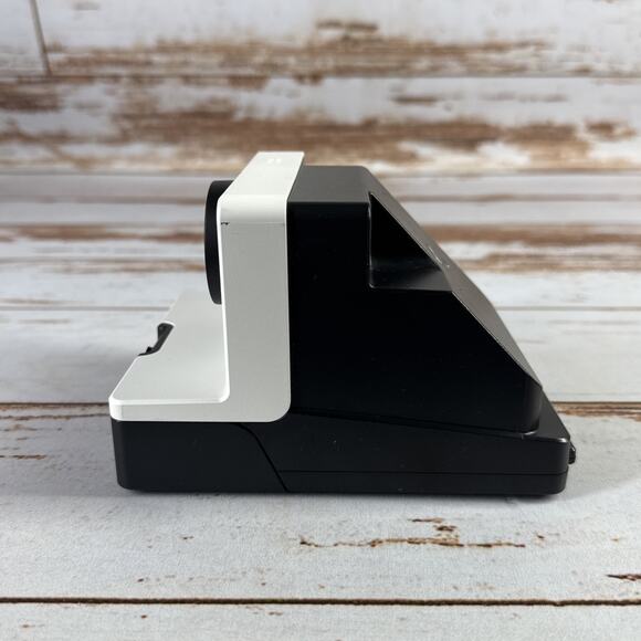 Polaroid One Step 2 i-Type Instant Film Camera | TESTED - Picture 2 of 4